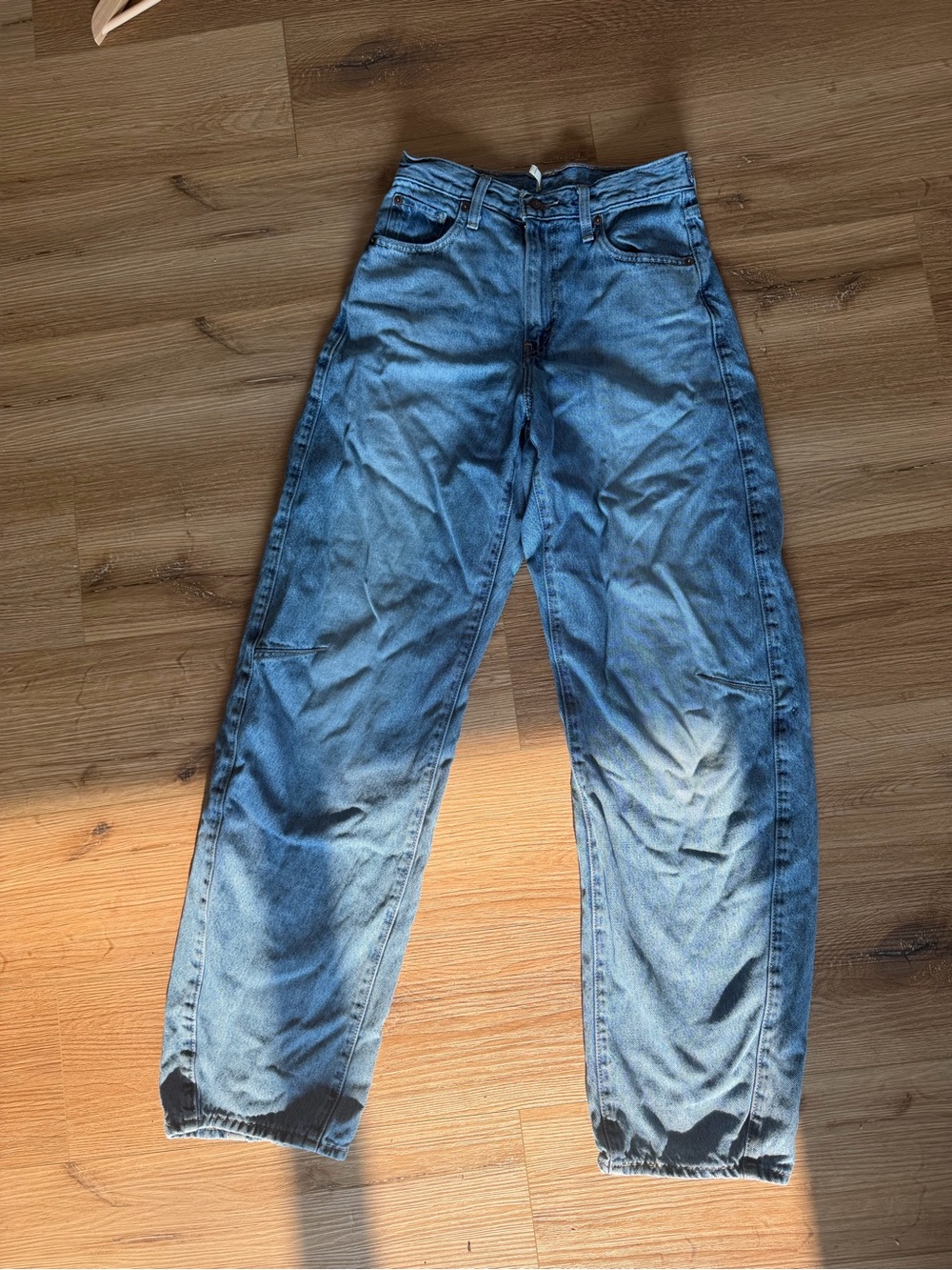 LEVI - Women’s Barrel Cinch Jeans